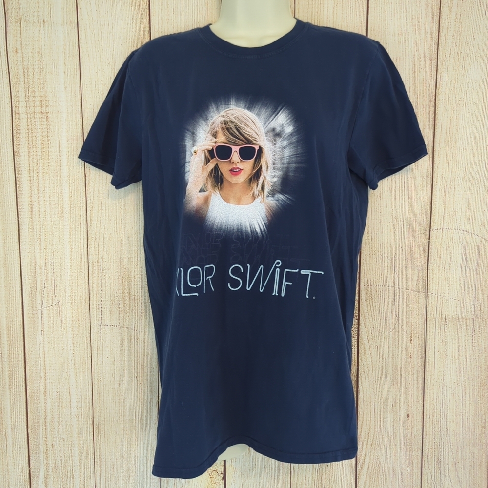 Taylor Swift 1989 Concert World Tour Tee Shirt Medium